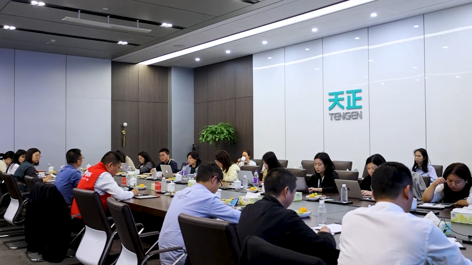 京东工业走进开云综合体育网站，探访产业数智化之路！